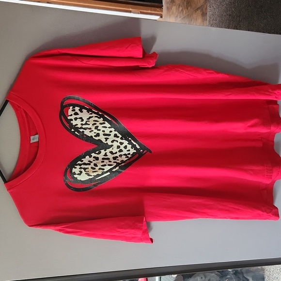 Tops - Animal Print Heart Crewneck Graphic T Shirt
